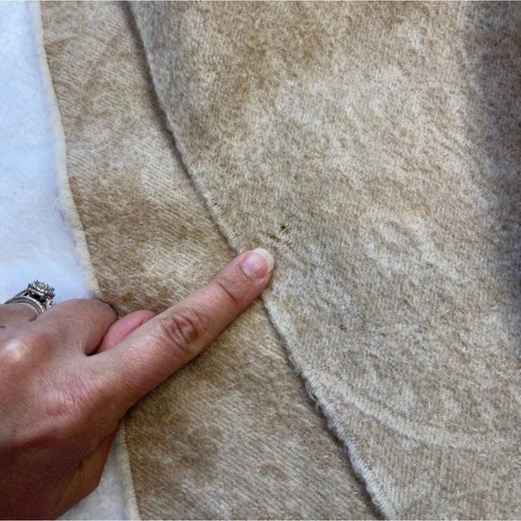 Vintage Léron Paisley Pattern with Fringe 100% Cashmere Scarf 73 in. By 15 in. - Picture 2 of 10